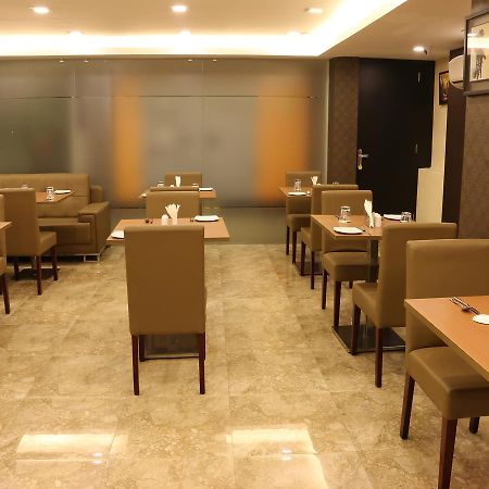 Oyo 662 Hotel Comfotel コルカタ エクステリア 写真