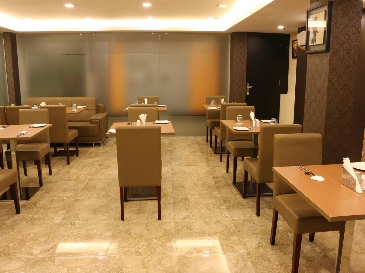 Oyo 662 Hotel Comfotel コルカタ エクステリア 写真