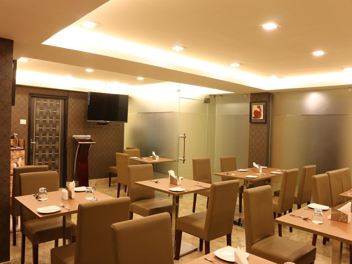Oyo 662 Hotel Comfotel コルカタ エクステリア 写真