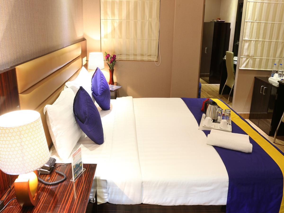 Oyo 662 Hotel Comfotel コルカタ エクステリア 写真