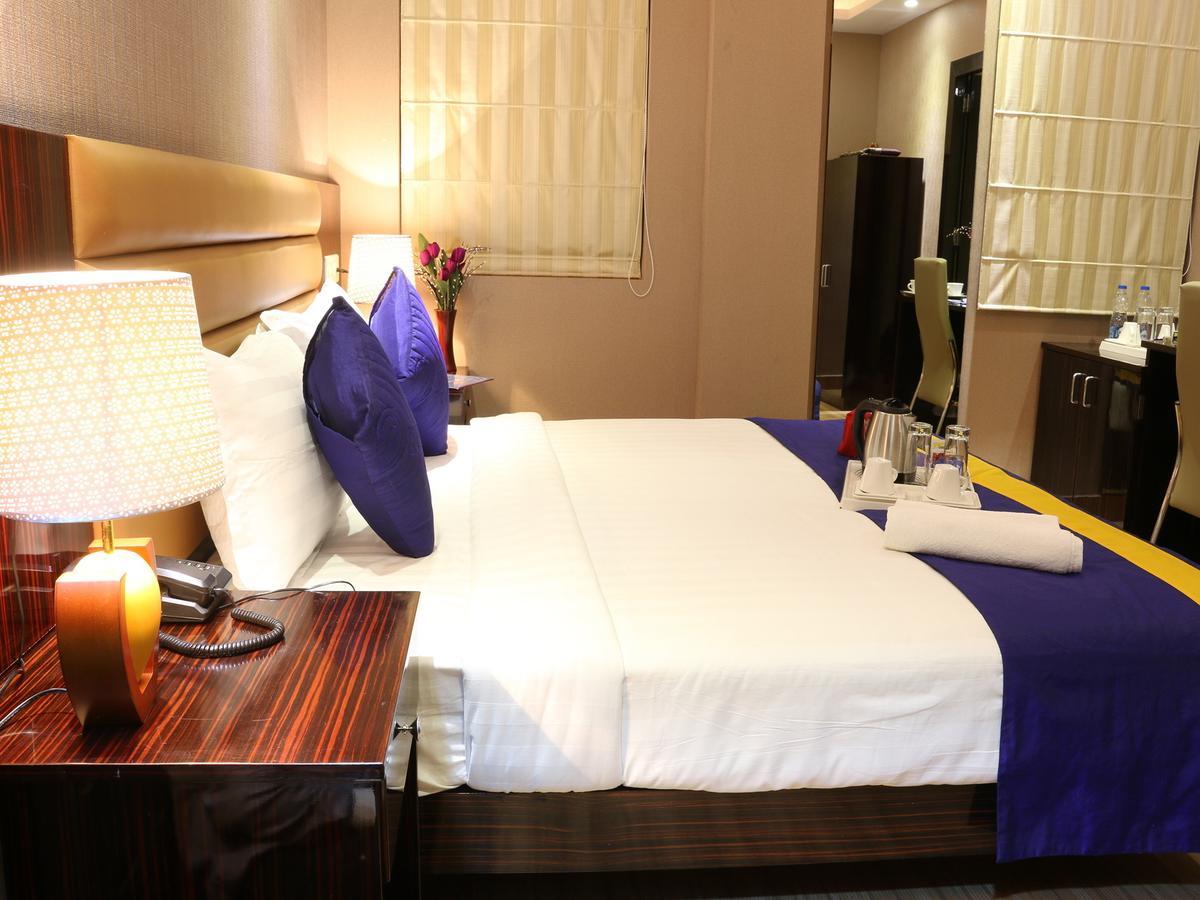 Oyo 662 Hotel Comfotel コルカタ エクステリア 写真